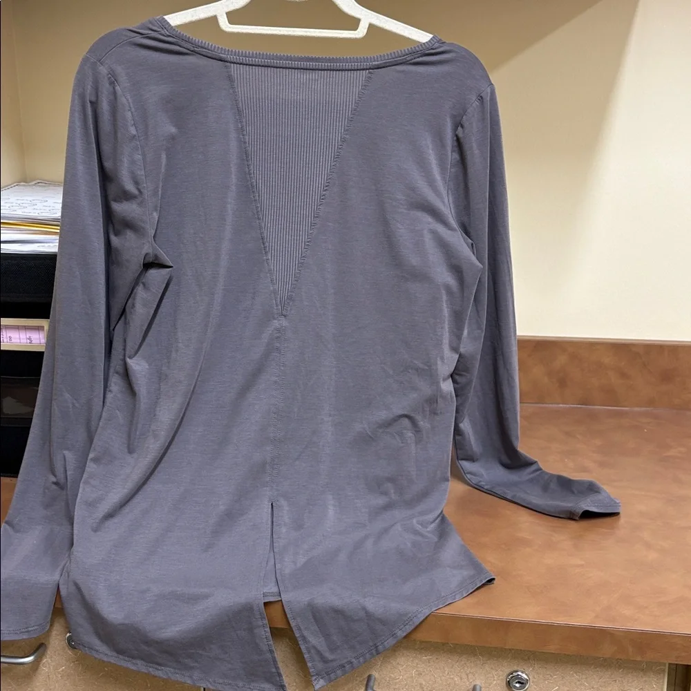 Athleta‎ Essence Gray Tie Back Long Sleeve Top Shirt Size Medium